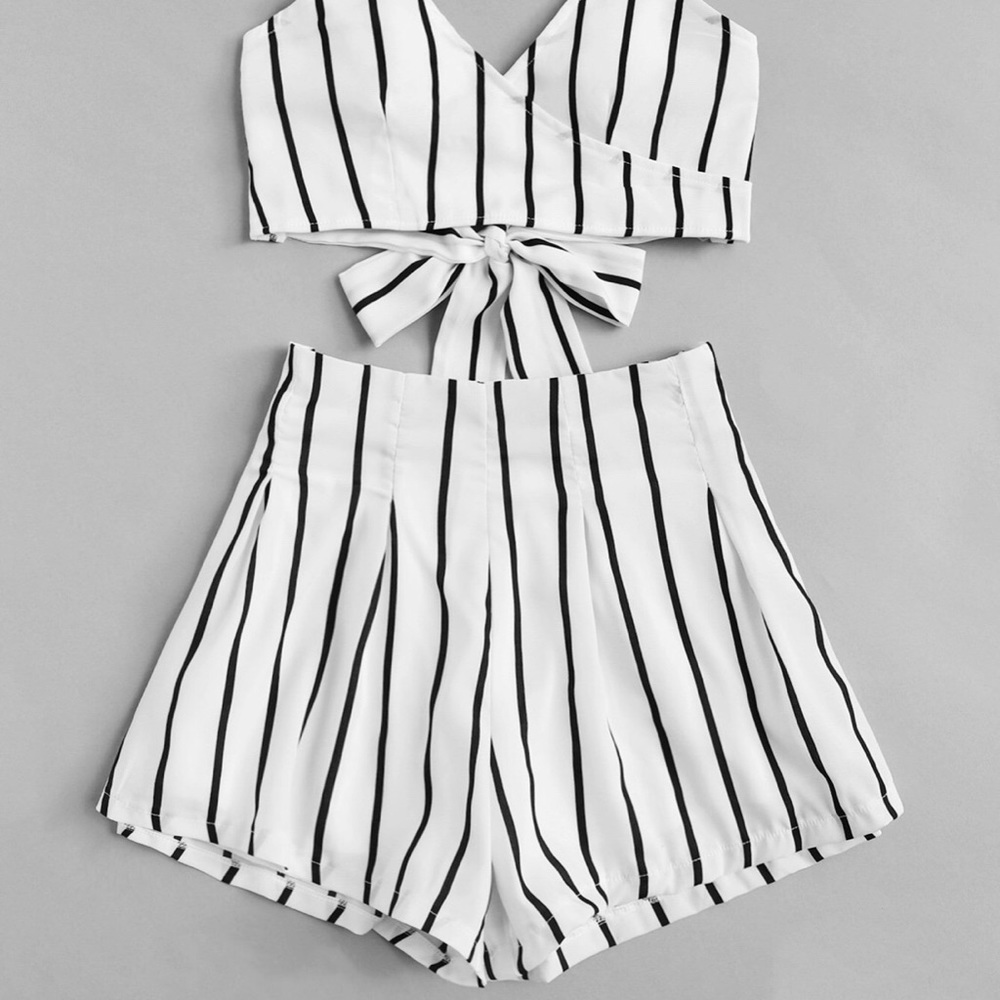 ~HP~ Stripe bow tie crop top and shorts - Picture 4 of 6